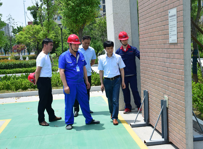 5月22日，市房管局黨組成員、副局長史兆軍到晶宮綠建集團調(diào)研.jpg